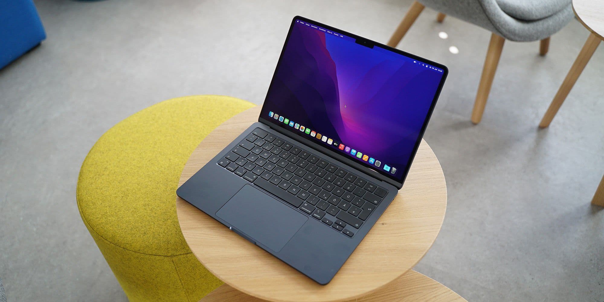 Mac: Bao gồm MacBook (Air, Pro), iMac, Mac mini và Mac Studio.